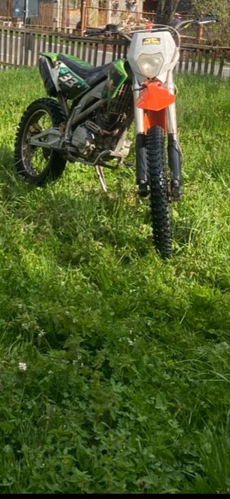 Vând  /schimb cross 250cc 4t