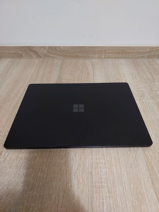 Microsoft surface laptop 5  16/512 ideal