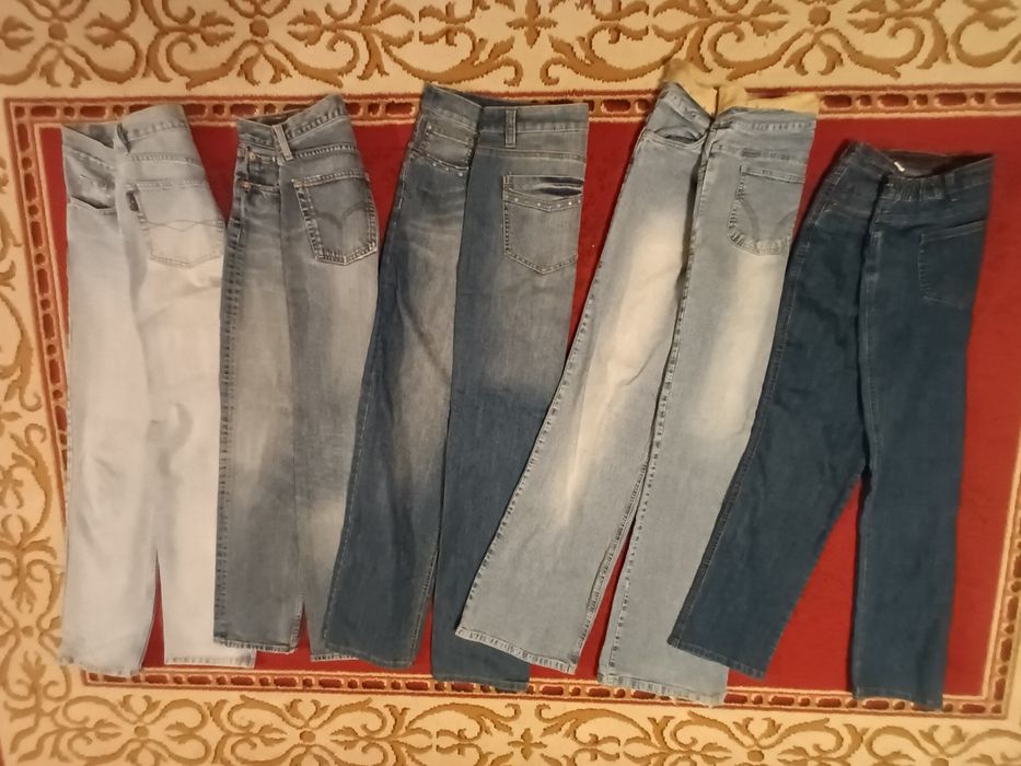 Blugi, haine, bluze, paltoni.