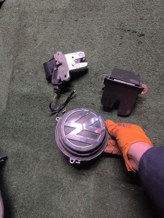 Mâner deschidere portbagaj / broasca haion Pasat B6 Golf 5