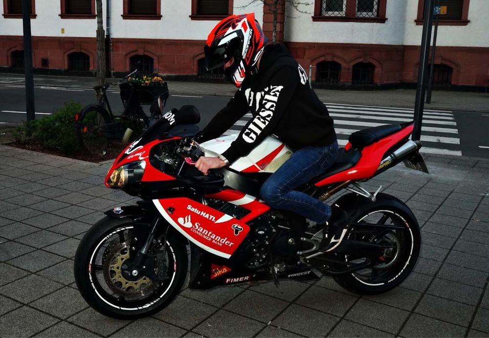 Yamaha R1 Santander– Stare excelentă, multe piese noi, Akrapovič