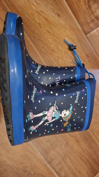 Резиновые боты и дождевик