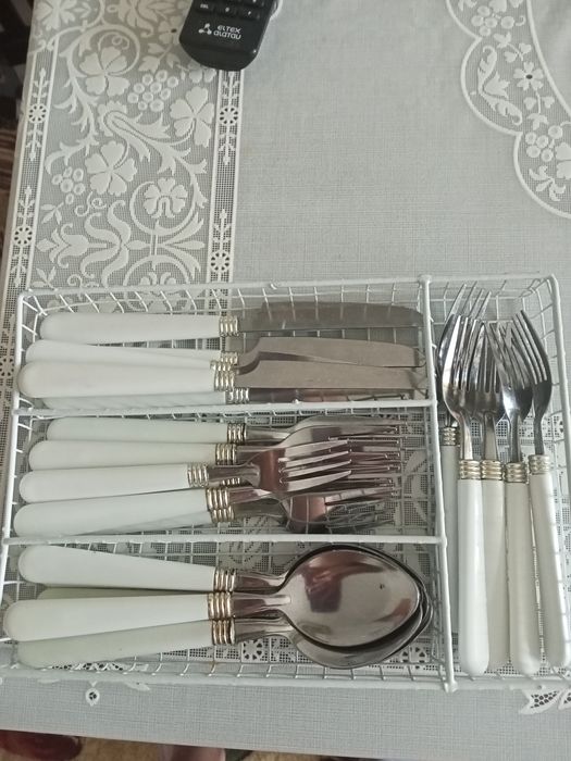 Продам столовые приборы