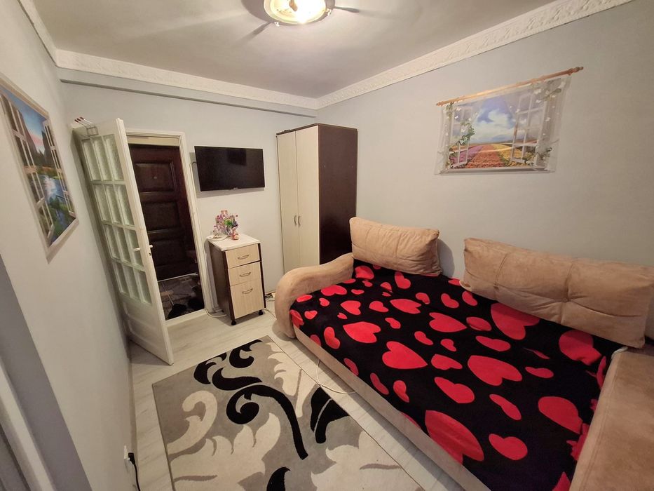 Vand apartament decomandat