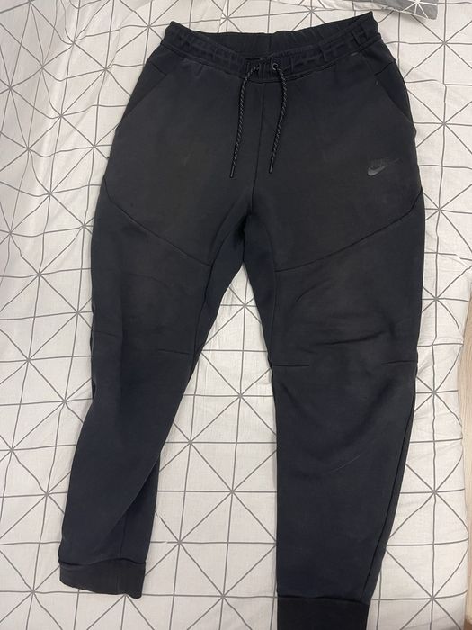 Vand pantaloni Nike tech negri barbati