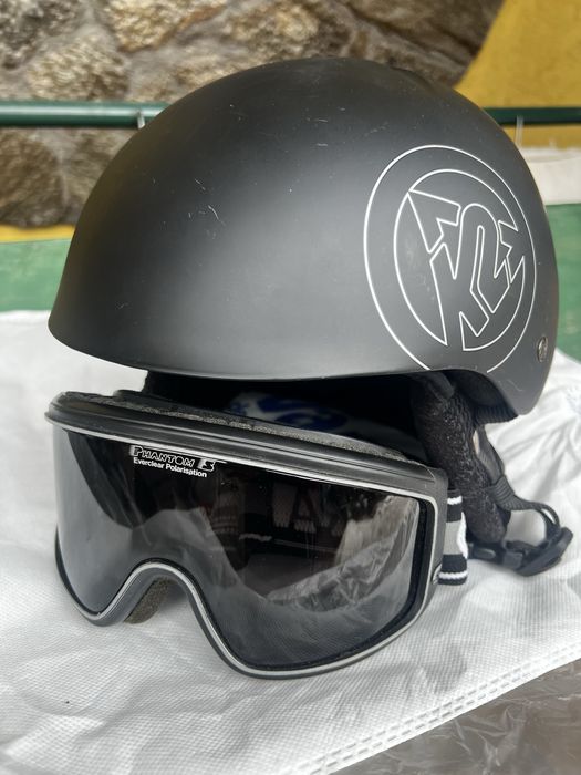 Cască si ochelari pentru skii !