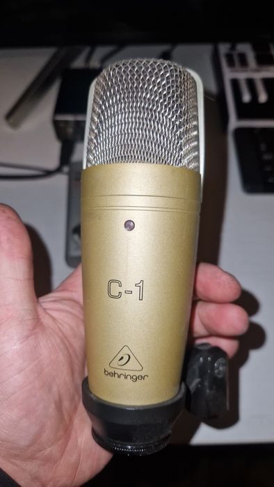 Микрофоны BEHRENGER B-1, С-1