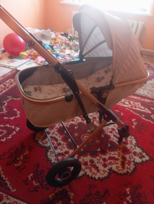 Отдам  коляску ,зима лето