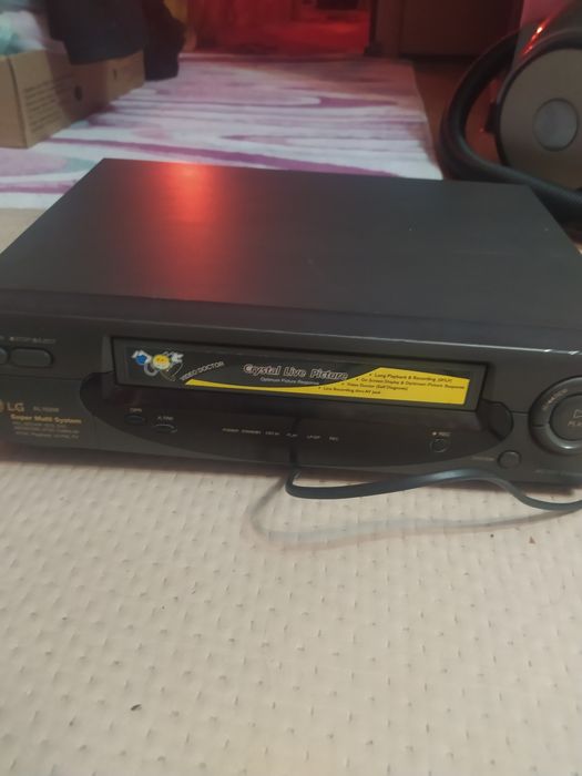 Видеомагнитофон LG