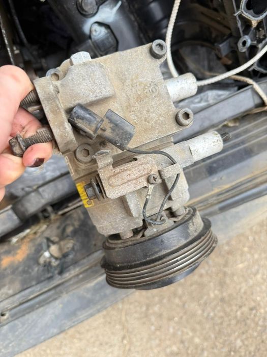 Продам компрессор кондера на хендай