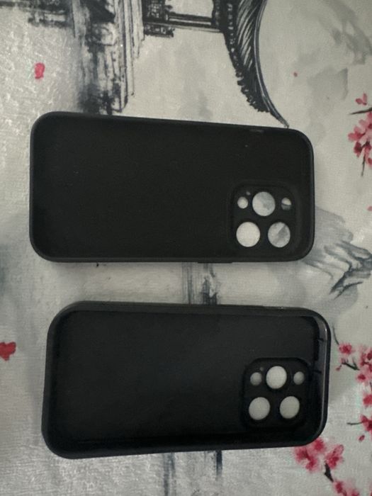 Продавам два калъфа за телефон iphone 14pro