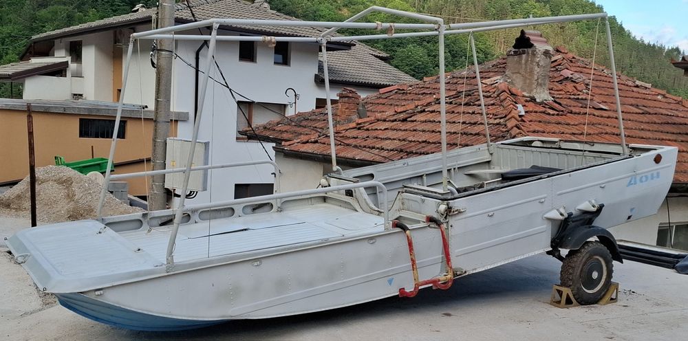 Рядка руска лодка-амфибия "Дон" + мотор Ветерок 12Е – колекционерски