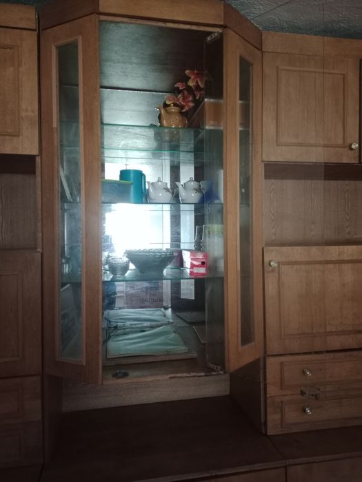 Стенка гостинной с шкафом