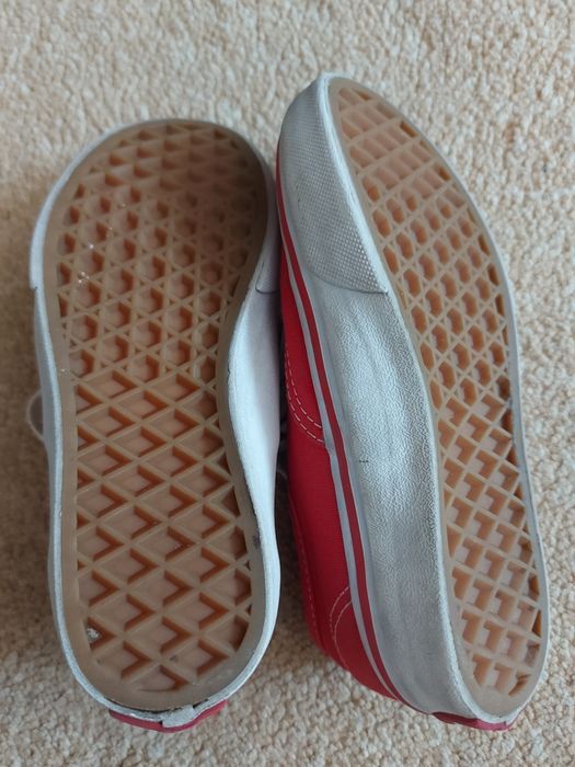 Tenisi Vans rosii