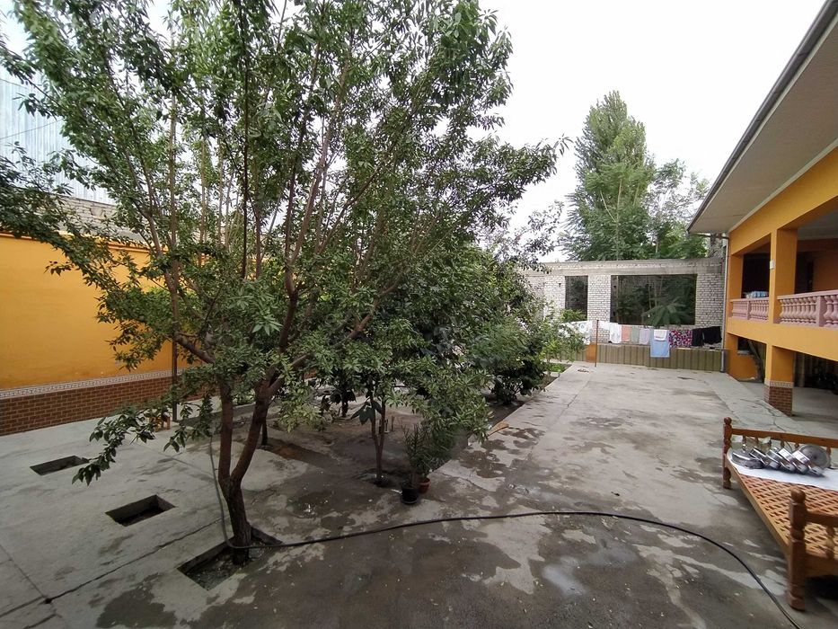 Кукон шахрида 6,5 сотхлик ховли жой сотилади яшаш Учун 6 уй таёр