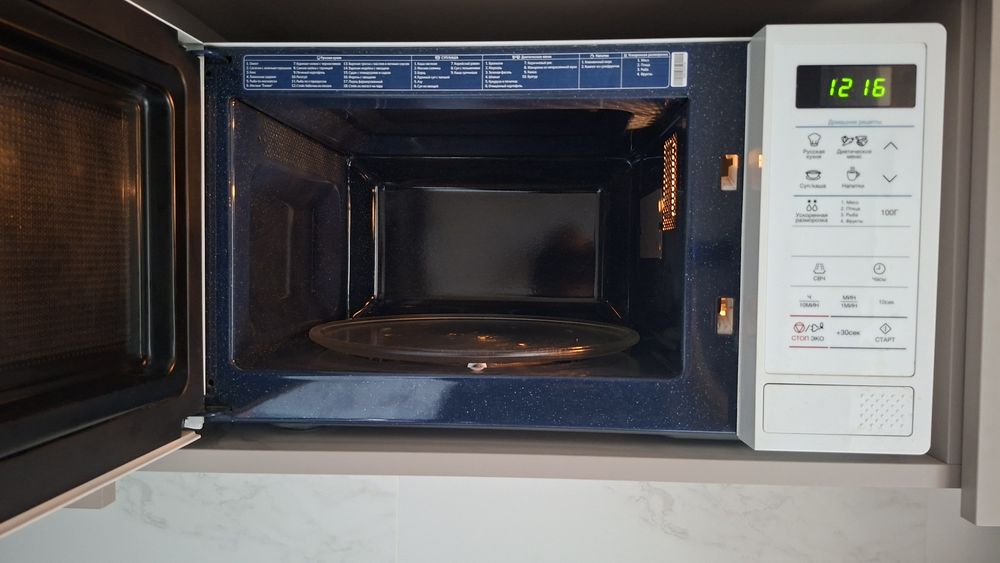 Продам микроволновую печь Samsung. Полностью рабочая.