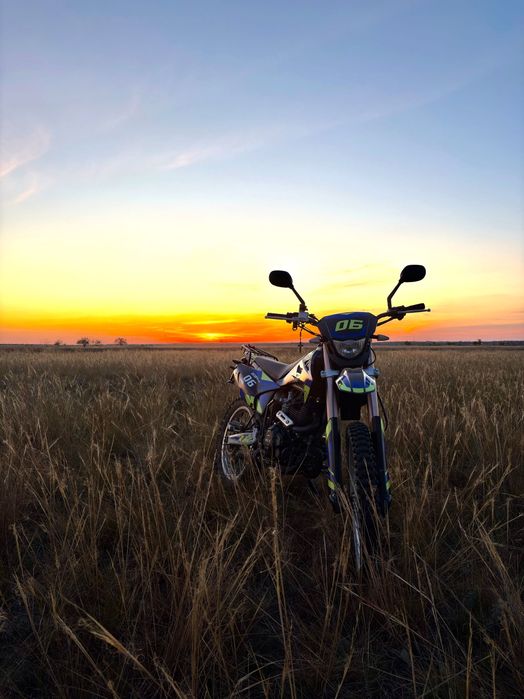 Мотоцикл эндуро (XINGOIZUN 300)