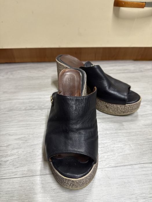 Продам обувь все три пары , б/у