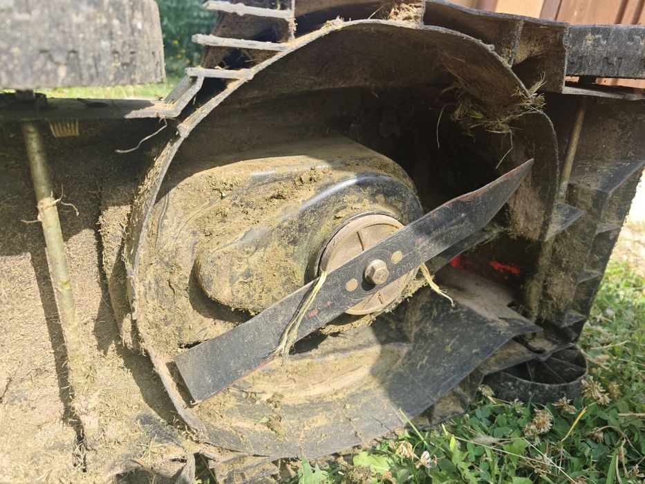 Vând mașină de tuns iarba electrica cu fir elEvotools LM1200