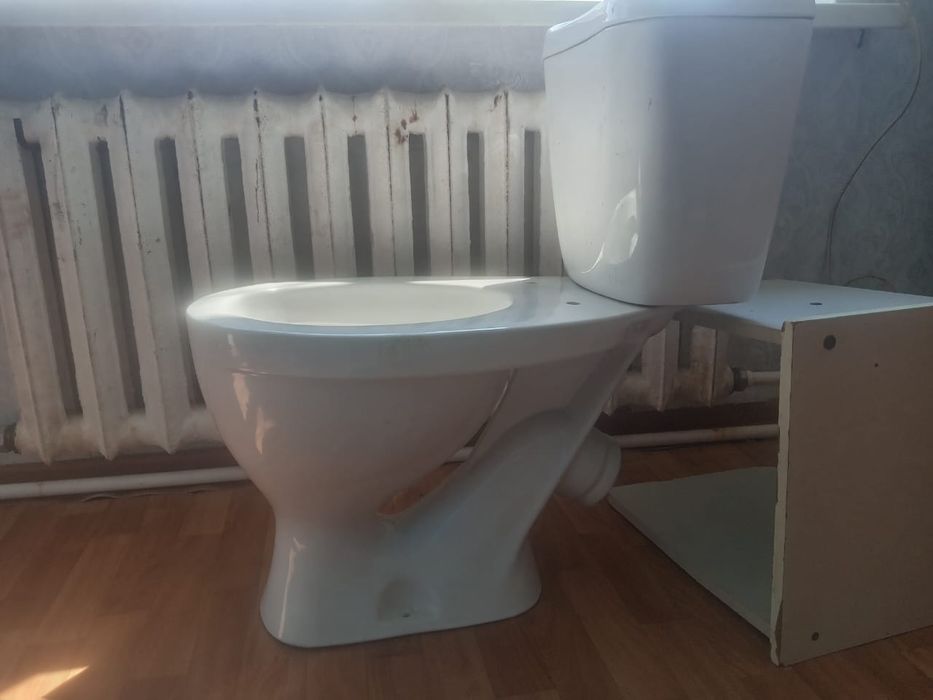 Продам унитаз для ремонтных работ.