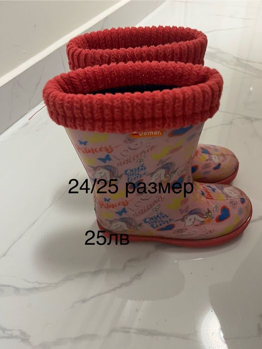 Детски боти и ботуши в добро състояние.