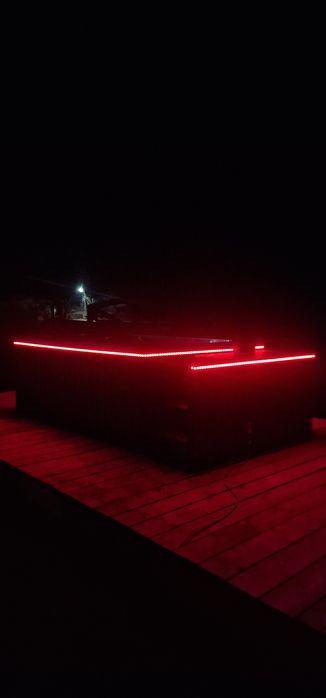 Ciubar și piscina din polipropilena la comanda, bănci din lemn sau PP