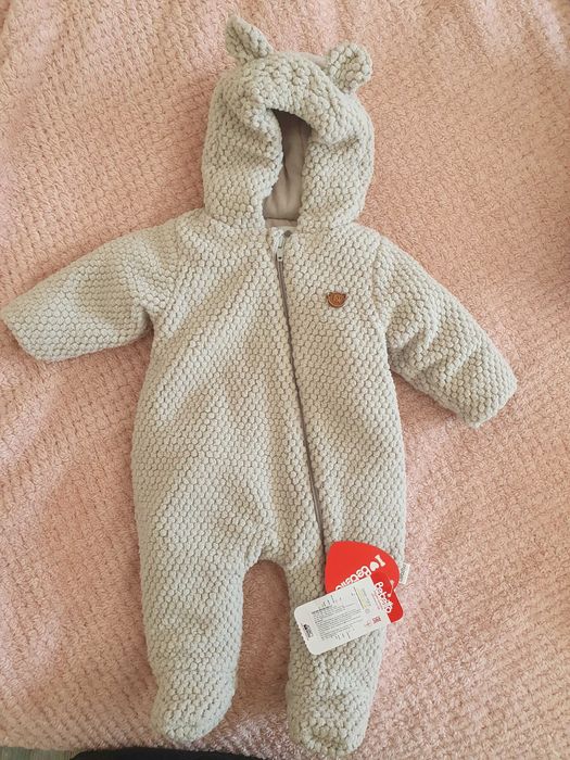 Бебешки дрешки и играчки