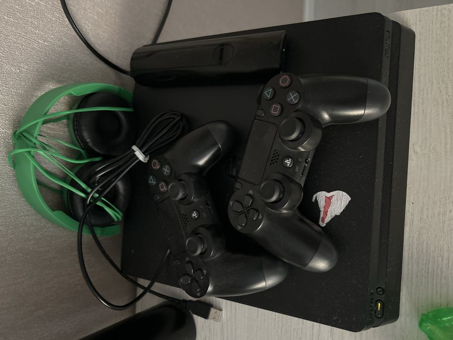 Play station 4 slim