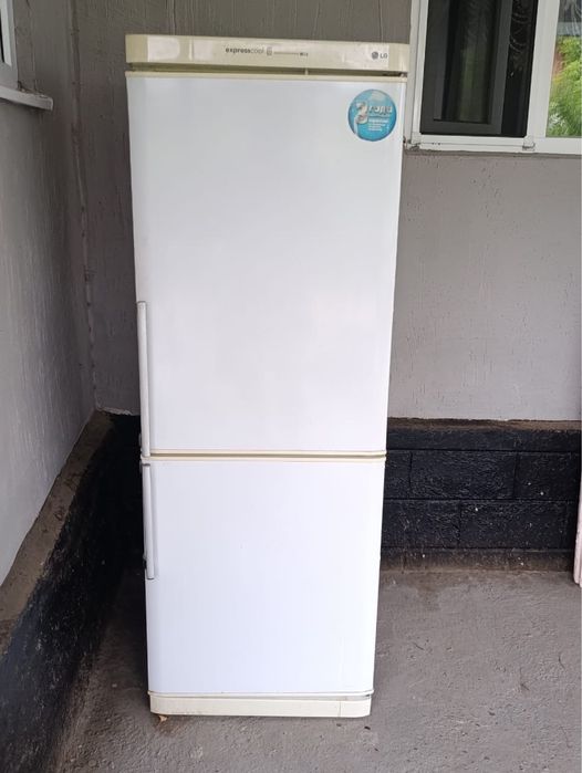 Холодильник LG белый