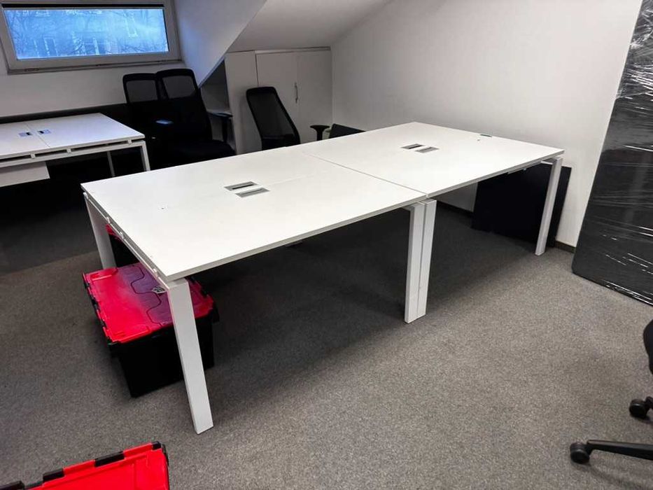 Квадратен офис бенч с прегради – 260×130×75 см