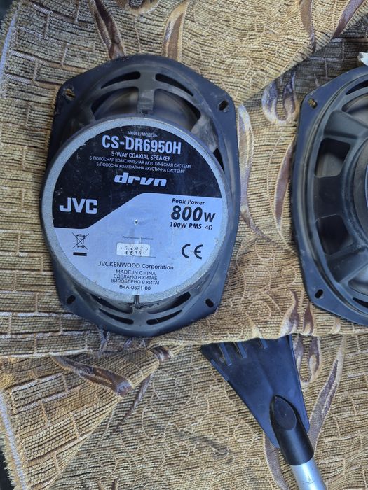 Продам магнитолу и колонки 800W