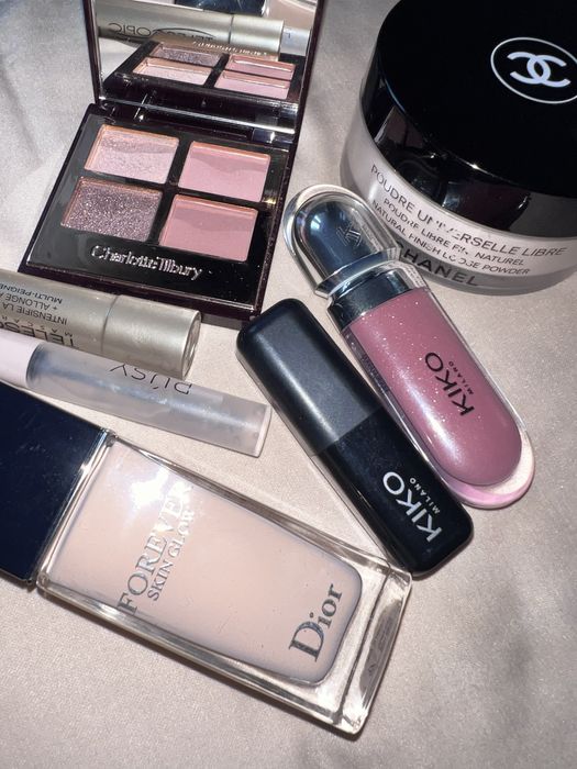 При покупке всего товара имеется торг и подарок