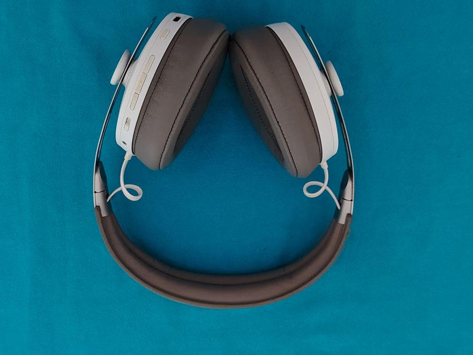 SENNHEISER MOMENTUM 3  Over-Ear, Wireless, Bluetooth, culoare alb cu crem, în stare bună de funcționare.