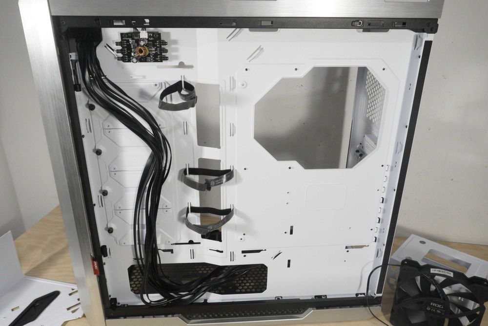 [САМО ЛИЧНО] Кутия Asus ROG GX601 Helios white PC case /вкл. ДДС