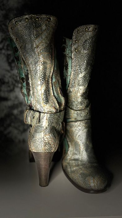 Botine DEBUT, superbe, piele naturala cu detalii unice