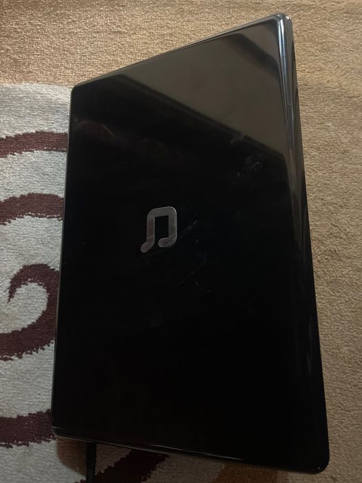 Ноутбук сотилади