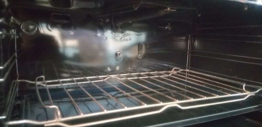 Продам.Газ  плиту в хорошем состоянии,все работает.