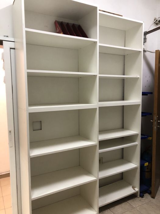 Стелажи и бюро за каса