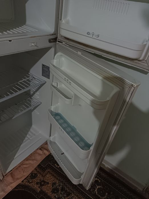 Продоётся холодильник LG