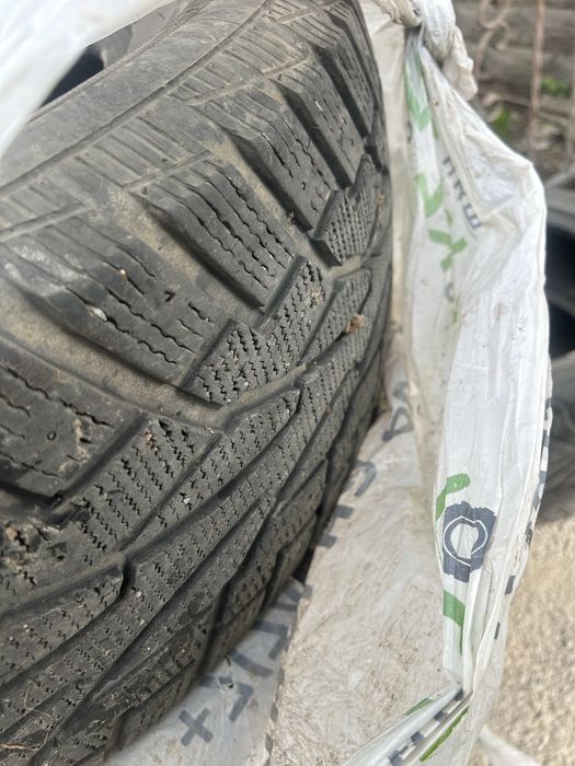 Продам комплект резины 17 зима