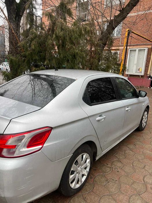 Silver Peugeot Diesel – Powerful & Economical