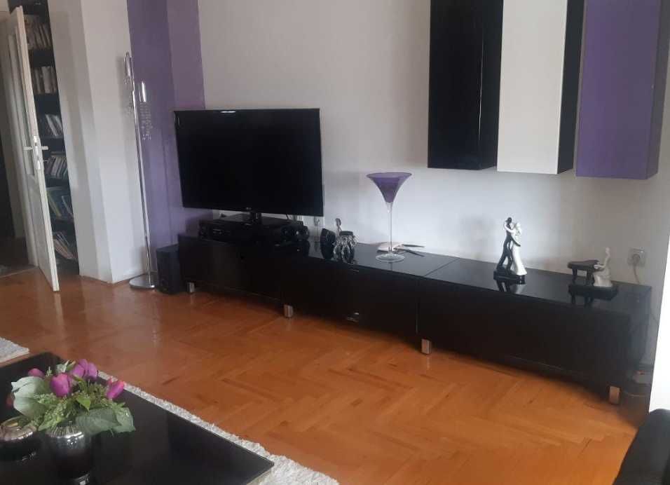 Дава се под наем Тристаен апартамент в Бургас, Изгрев - 80 кв.м за 357 € - Снимка #1