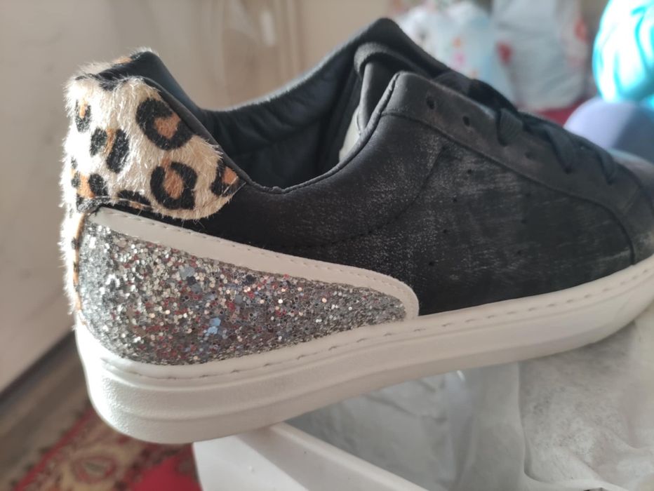 Дамски тигрови кецове