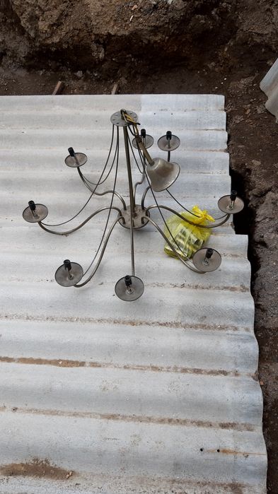 Продам металлическую люстру