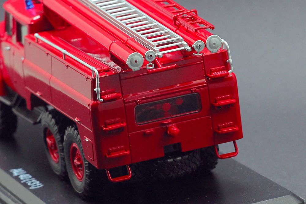 Коллекция грузовиков ЗИЛ-130 и 131 от SSM и АвтоИстория в 43 масштабе.
