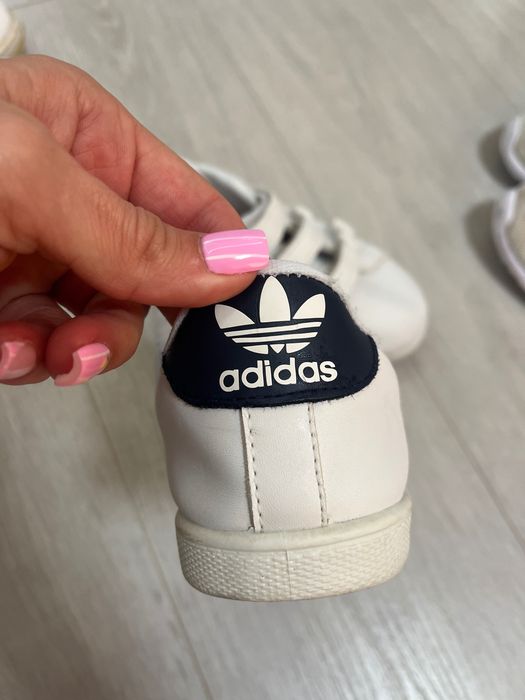 Adidas (бели кецове с велкро), размер 33.
