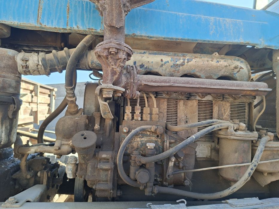 Т28 комплект сотилади, акамлятор стартера бор, юриб турган техника