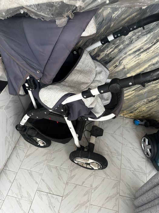 Бебешка количка със зимен и летен кош