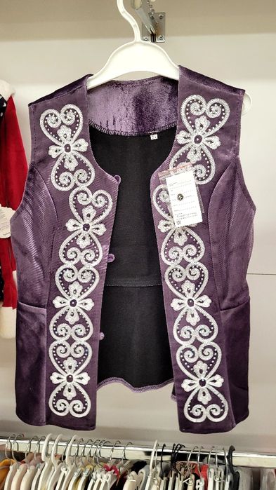 Продам жилетки на девочек