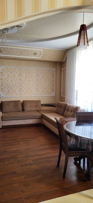 Продам 3 х комнатную сталинку